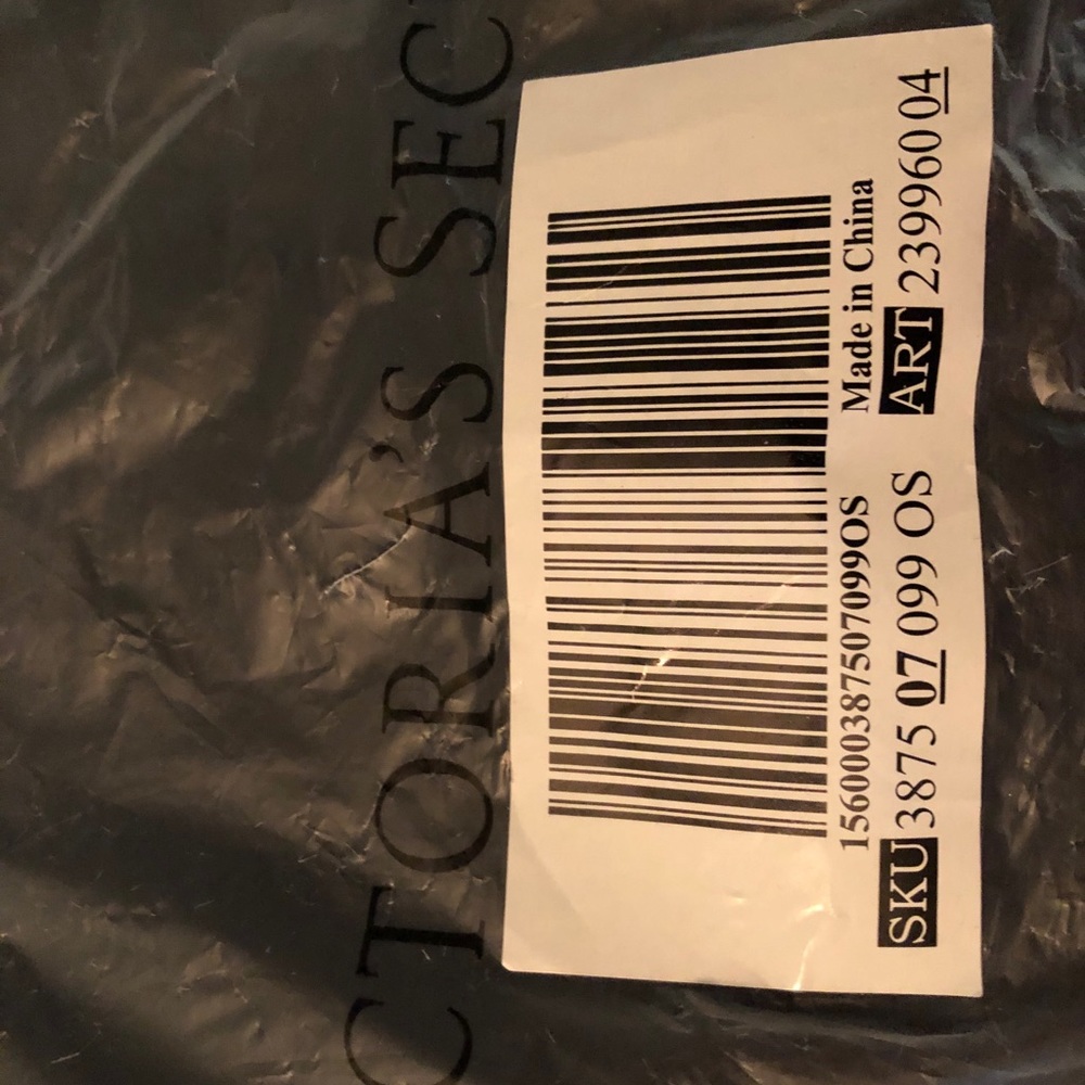 NWT Plush Soft Victoria Secret Faux Fur Bag - Picture 5 of 5